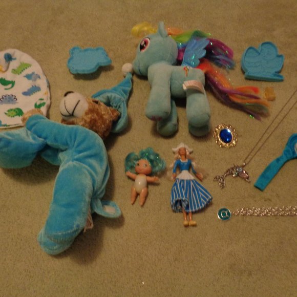 RETRO BLUE TOYS DOLLYS JEWELRY & PARTS COOKIE CUTTER LOT